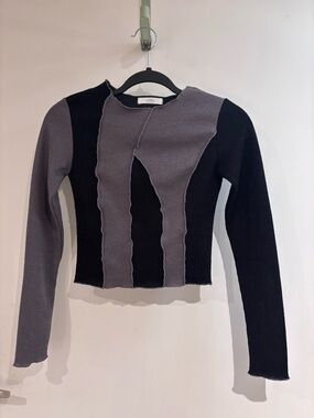Two-Tone Black & Gray Knit Long-Sleeve Top